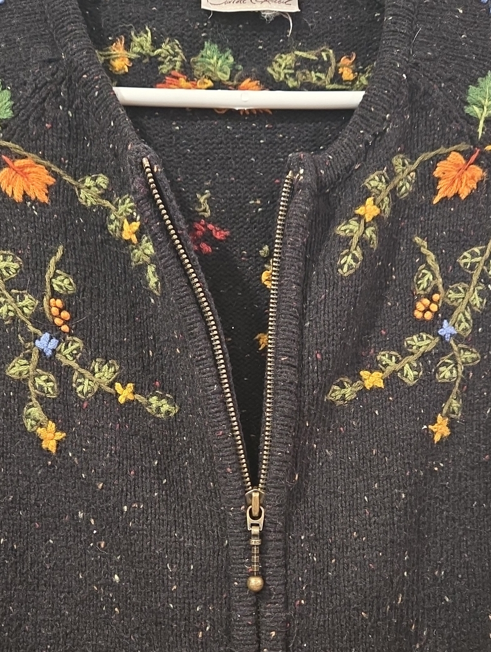 Retro Embroidered Black Zip-Up Grandmacore/Cottagecore Cardigan Sweater - Picture 5 of 9